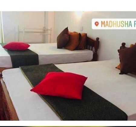 Madhusha Rest Hotel Maskeliya Bagian luar foto